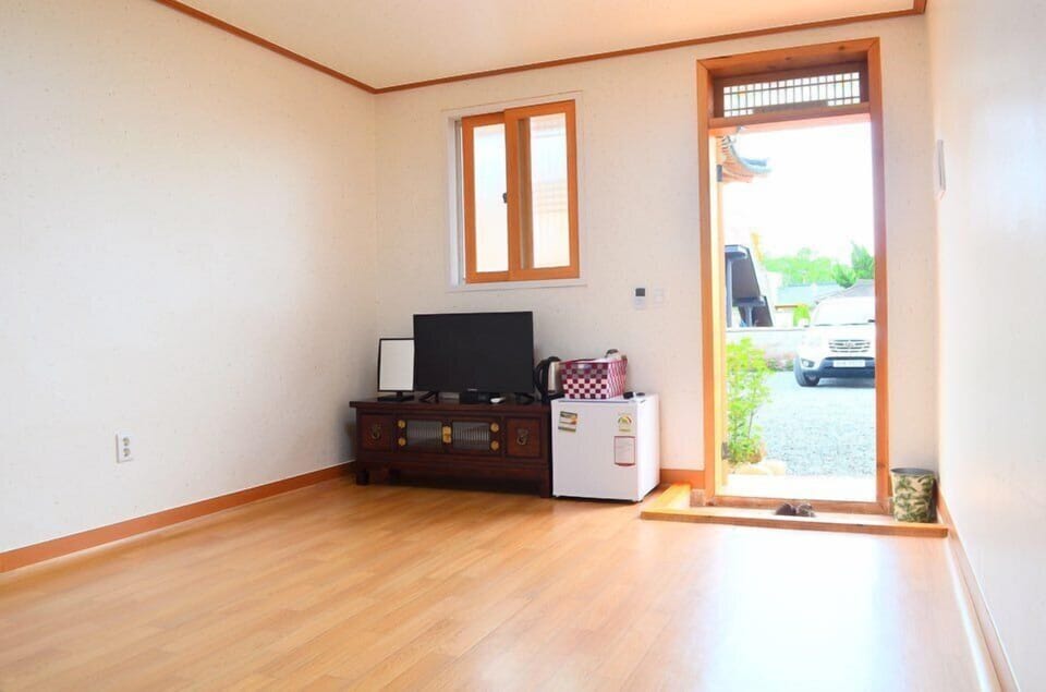 Ondol Room | Mini-refrigerator
