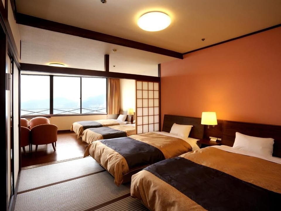 In-room safe, WiFi (free)