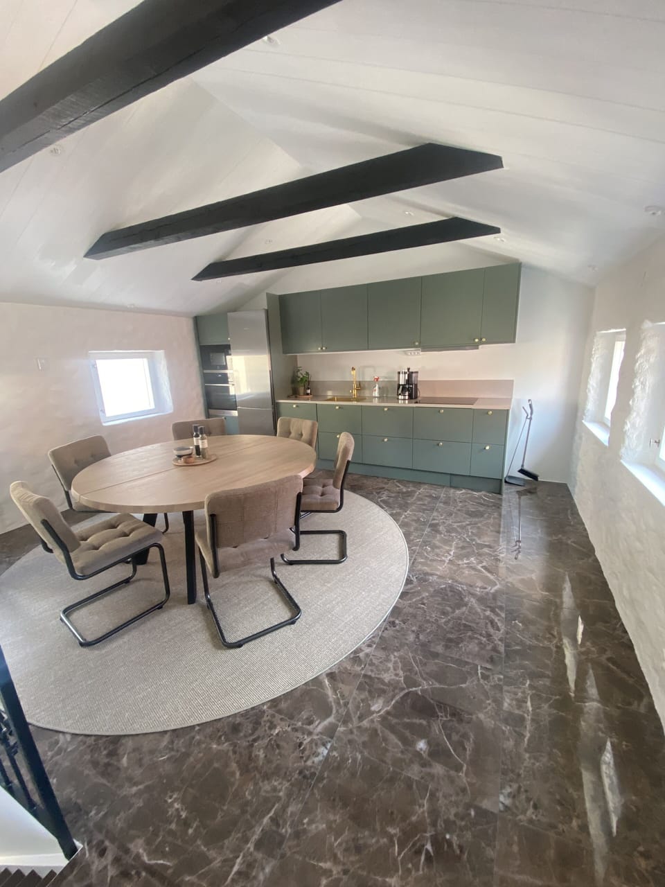 Exclusive Apartment | Private kitchen | Fridge, microwave, oven, stovetop
