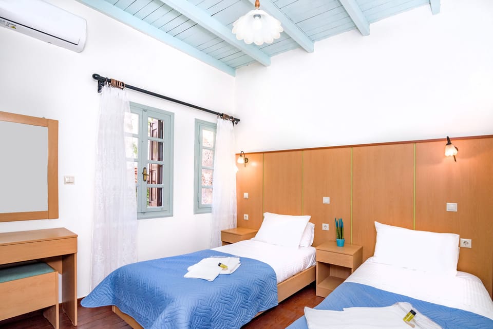 Basic Twin Room | In-room safe, free WiFi, bed sheets