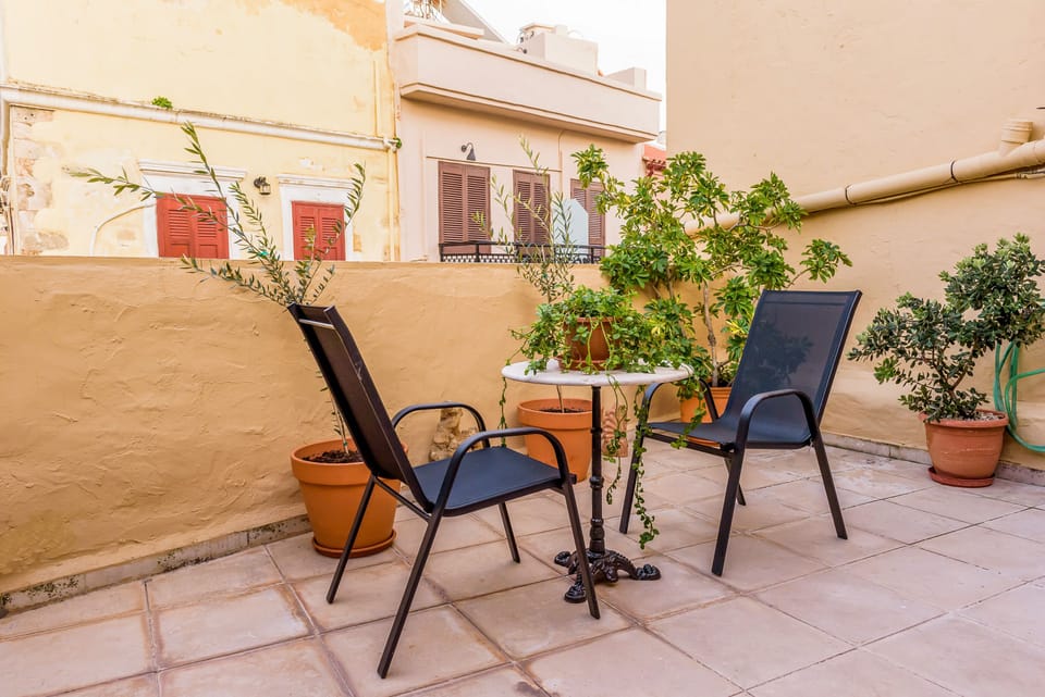 Standard Double Room | Courtyard view