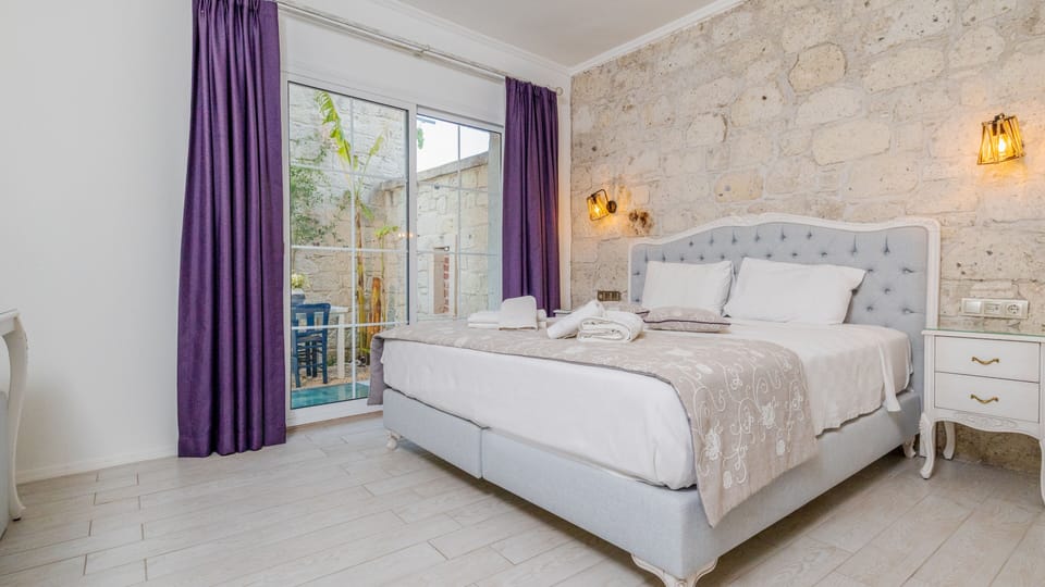 Deluxe Double Room | Premium bedding, minibar, in-room safe, desk