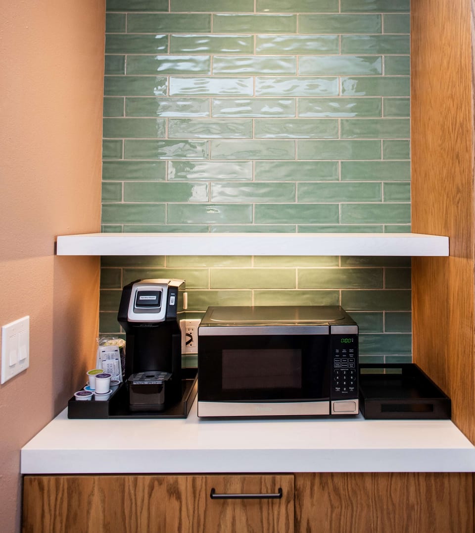 Room, 1 King Bed, Accessible (Roll-In Shower) | In-room safe, desk, free WiFi, bed sheets