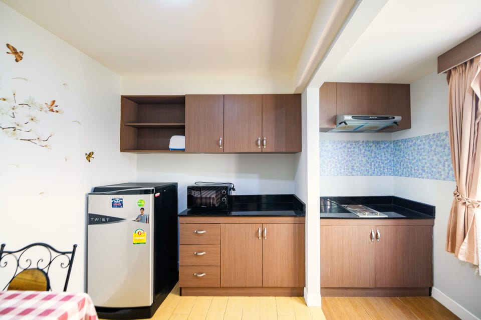 Superior Suite, Kitchen | Private kitchen | Electric kettle