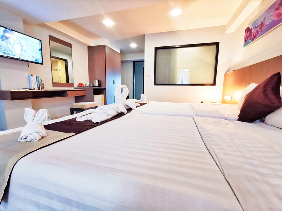 In-room safe, desk, laptop workspace, free WiFi
