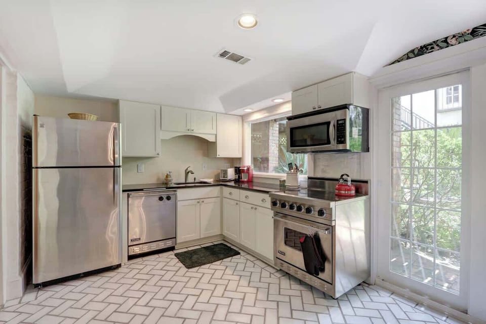 Perfectly sized kitchen
