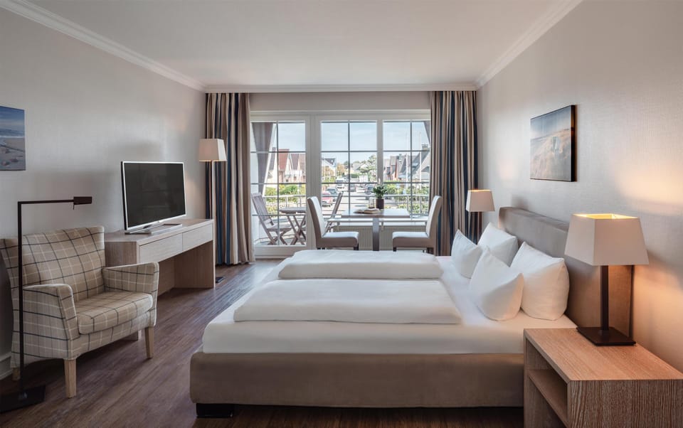 Standard Studio | Hypo-allergenic bedding, in-room safe, soundproofing, iron/ironing board