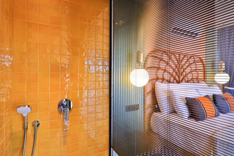 Executive Room, 1 Bedroom, Balcony | Bathroom shower