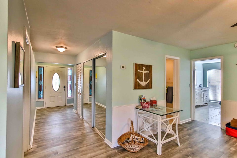 Let's take a tour! Enter through front door-this is an open floor plan!
