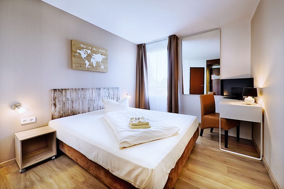 Hypo-allergenic bedding, desk, soundproofing, free WiFi