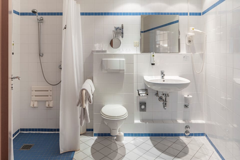 Room, Accessible | Bathroom | Hair dryer, towels, toilet paper