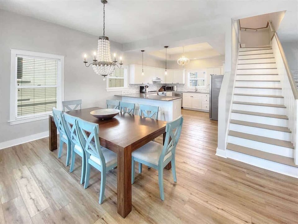 Dining room with seating for 10