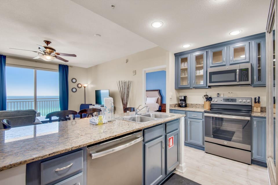 Kitchen with large island