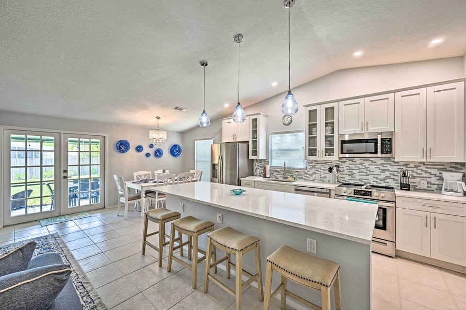 Kitchen | Cooking Basics | Knife Set | Island w/ Seating