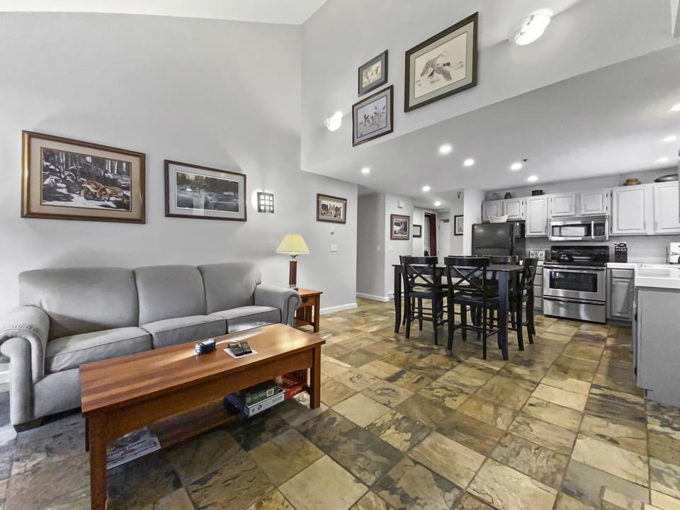 Condo, 3 Bedrooms | Interior