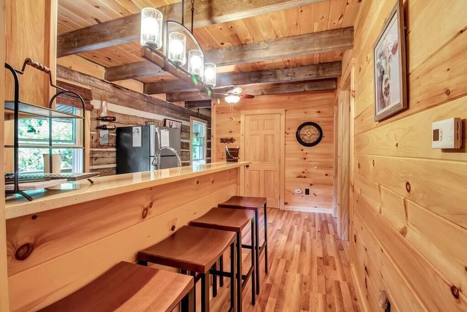 Valley View B - Rustic Log Cabin Cabin in Lake Erie