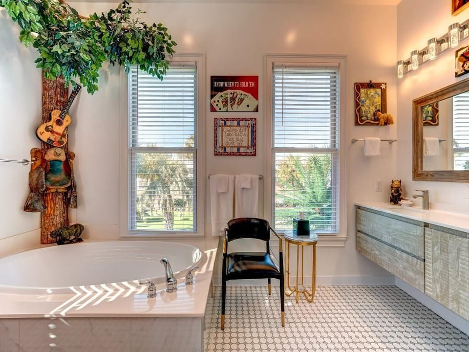 Bathroom 7 - first floor