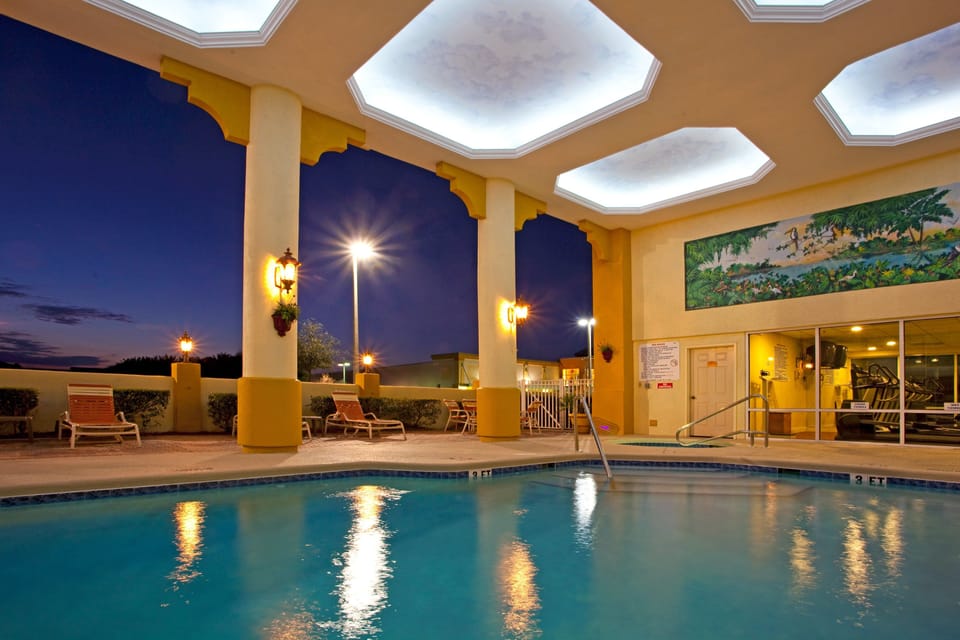 Outdoor pool, open 7 AM to 11 PM, sun loungers