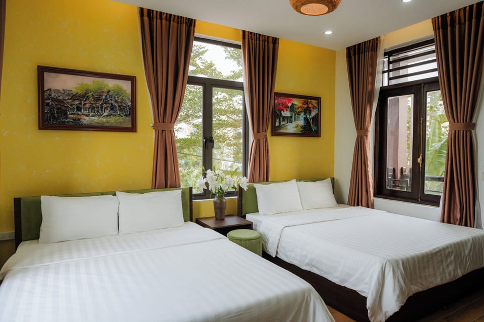 Family Room | Minibar, desk, free WiFi