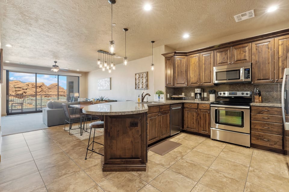 Three Bedroom Condo | Private kitchen | Coffee/tea maker, microwave, ice maker