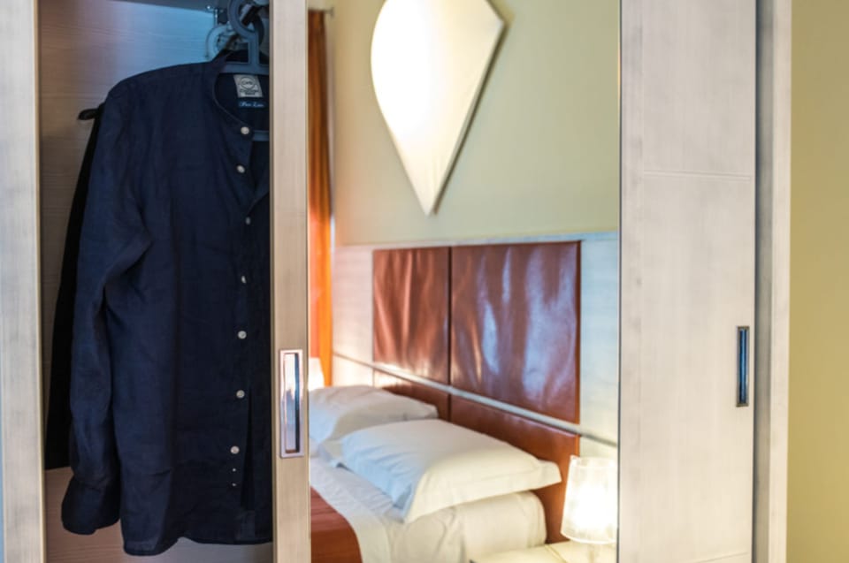 Minibar, in-room safe, iron/ironing board, cribs/infant beds