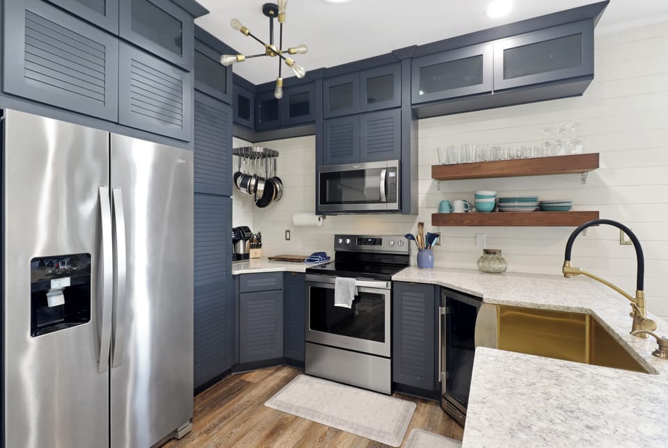 Fully Stocked Kitchen w/Wine Fridge