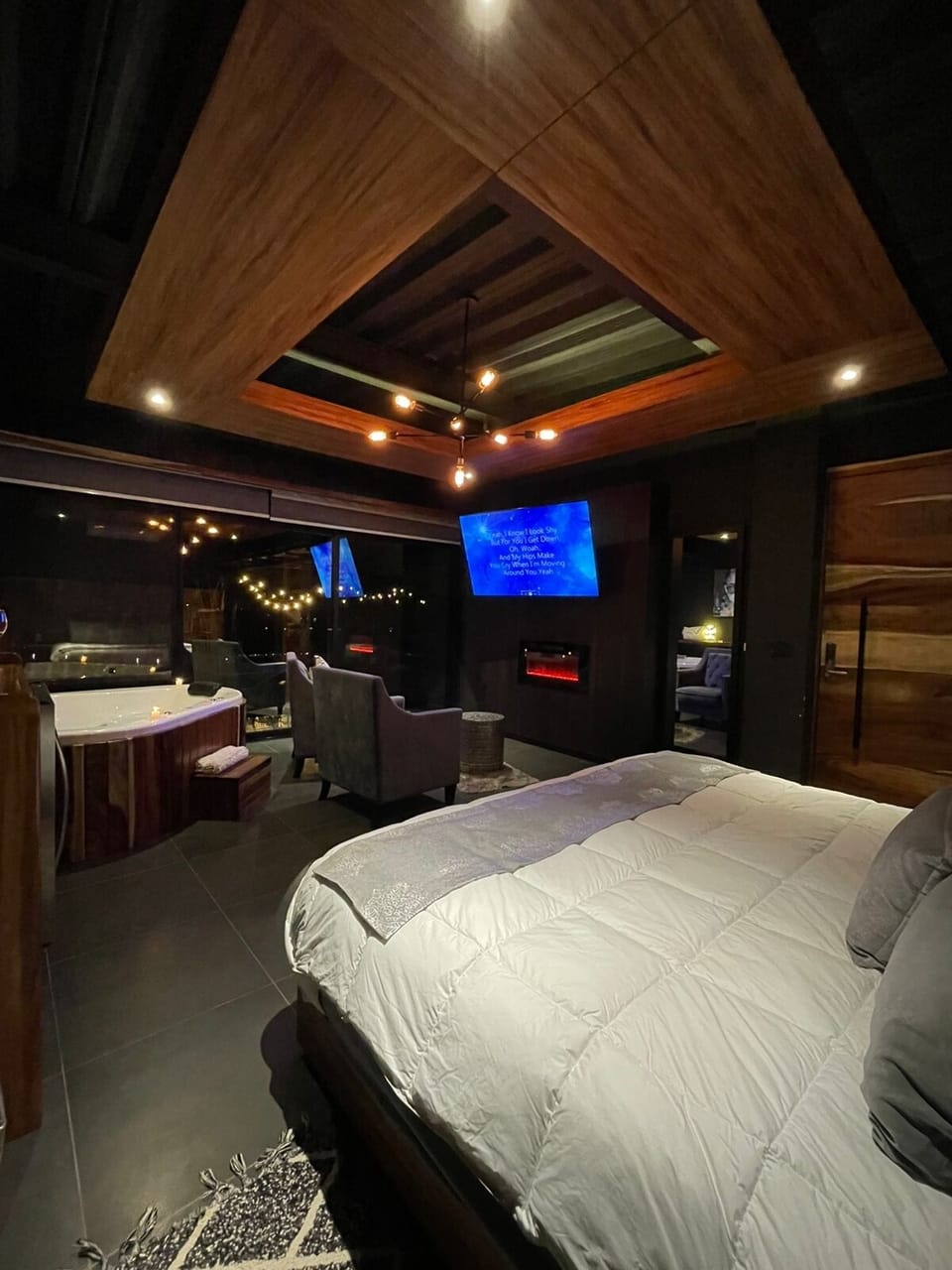 Deluxe Cabin | Hypo-allergenic bedding, down comforters, minibar