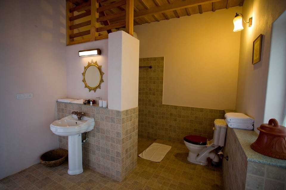 Planters Room | Bathroom | Shower, designer toiletries, hair dryer, towels