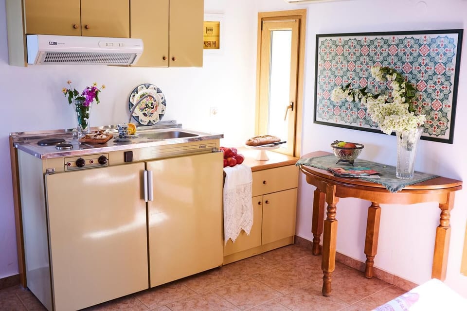 Fridge, coffee/tea maker, cookware/dishes/utensils