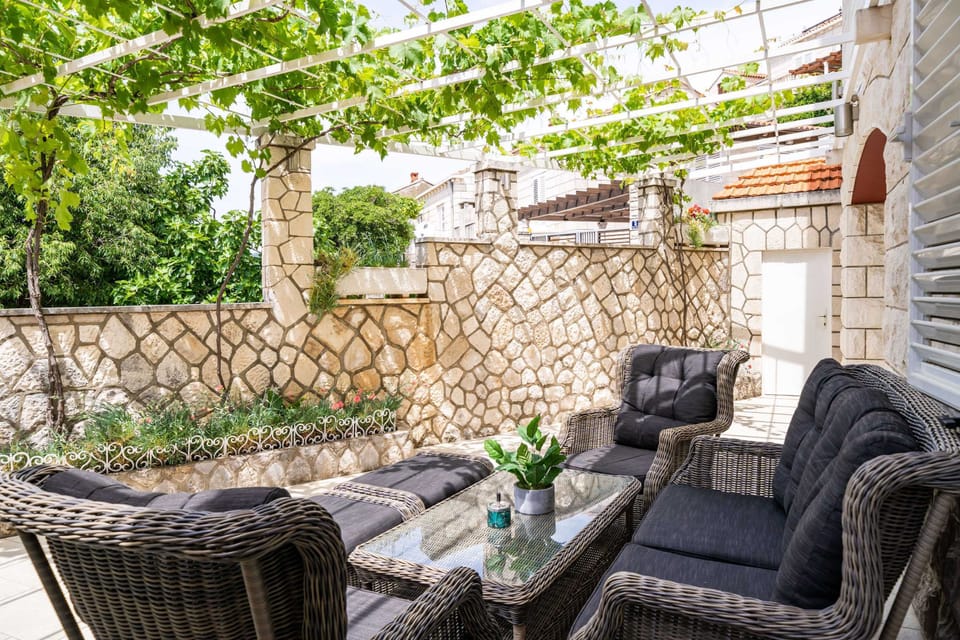 House (Four-Bedroom House with Terrace) | Terrace/patio
