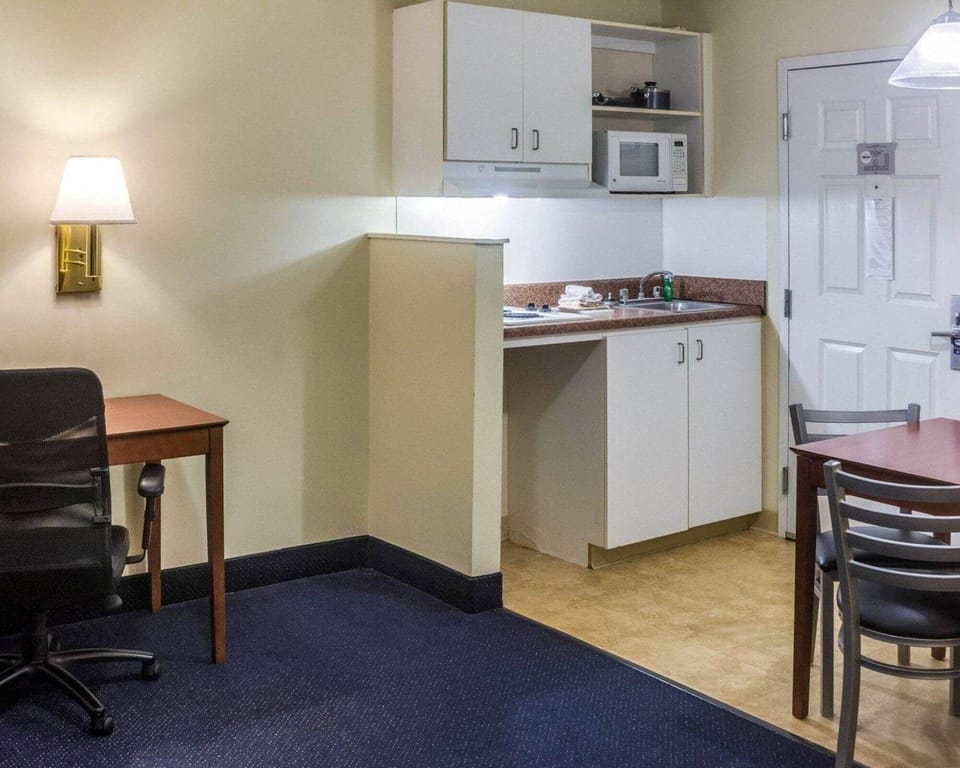 Blackout drapes, free WiFi, bed sheets