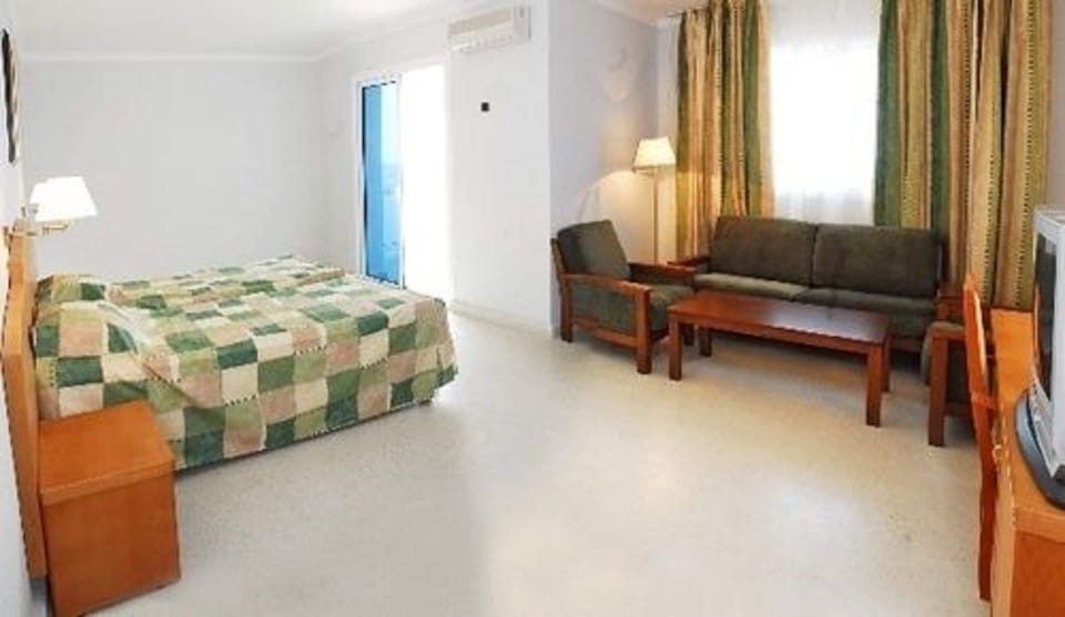 Egyptian cotton sheets, in-room safe, blackout drapes, soundproofing