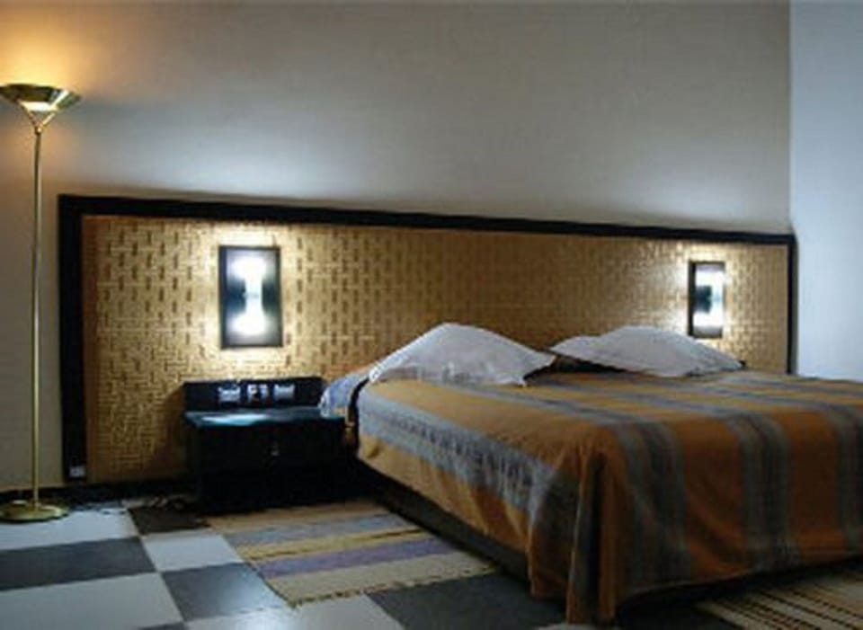 Premium bedding, in-room safe, desk, blackout drapes