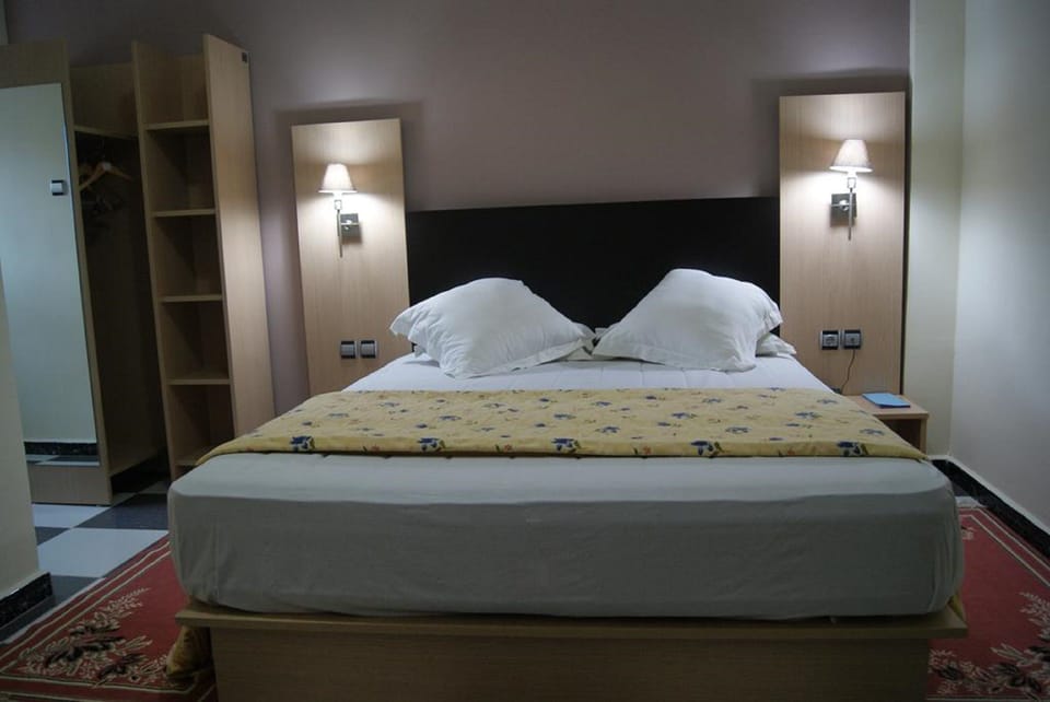Premium bedding, in-room safe, desk, blackout drapes