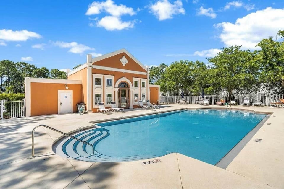Villas of Frangista Community Pool