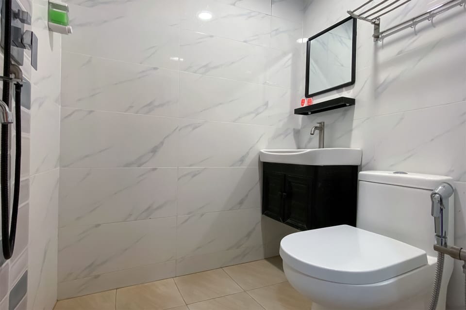 Deluxe Double Room | Bathroom | Shower, bidet, towels