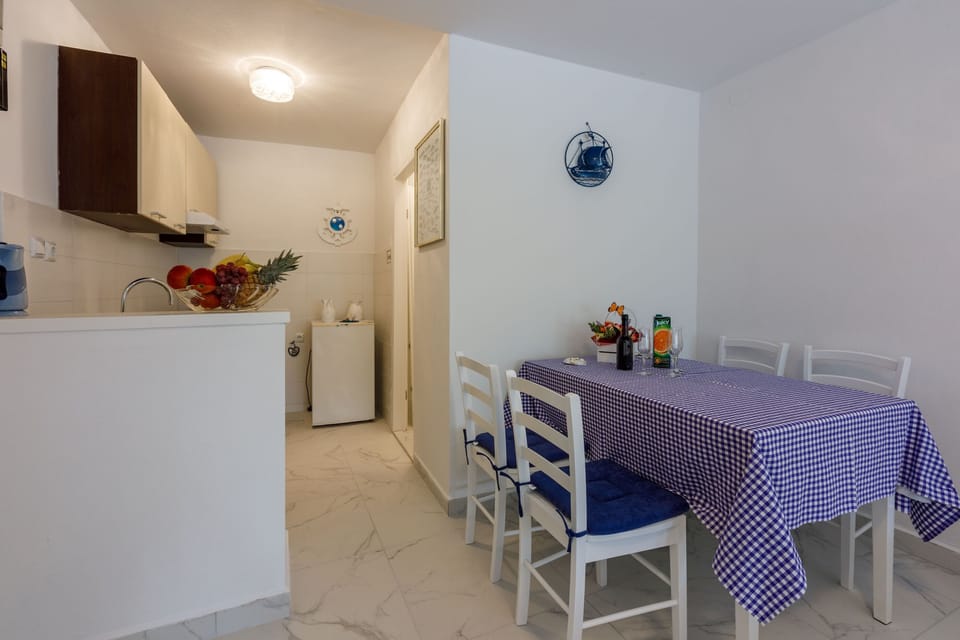Private kitchen | Fridge, stovetop, espresso maker, electric kettle