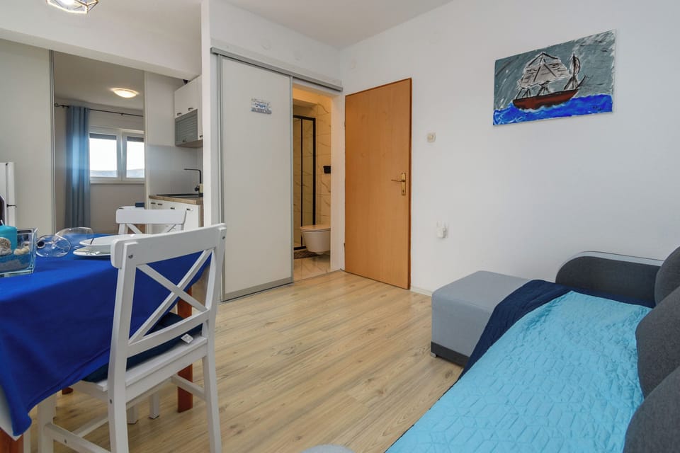 Apartment (A1) | Dining