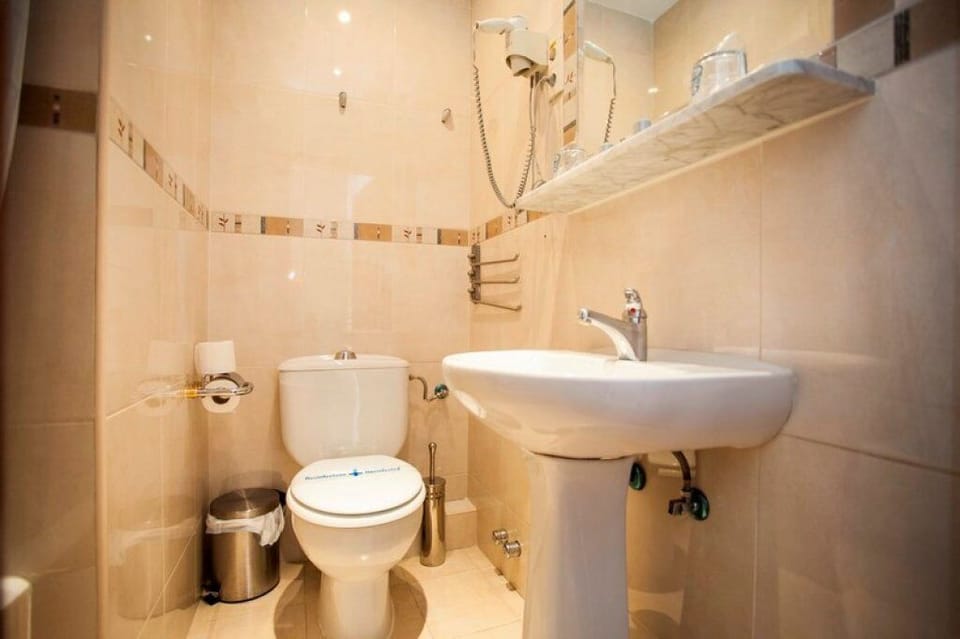 Shower, rainfall showerhead, towels