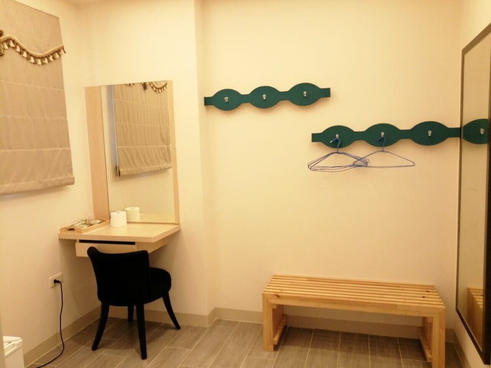 Elite Quadruple Room, 2 Double Beds | Individually furnished, desk, blackout drapes, rollaway beds