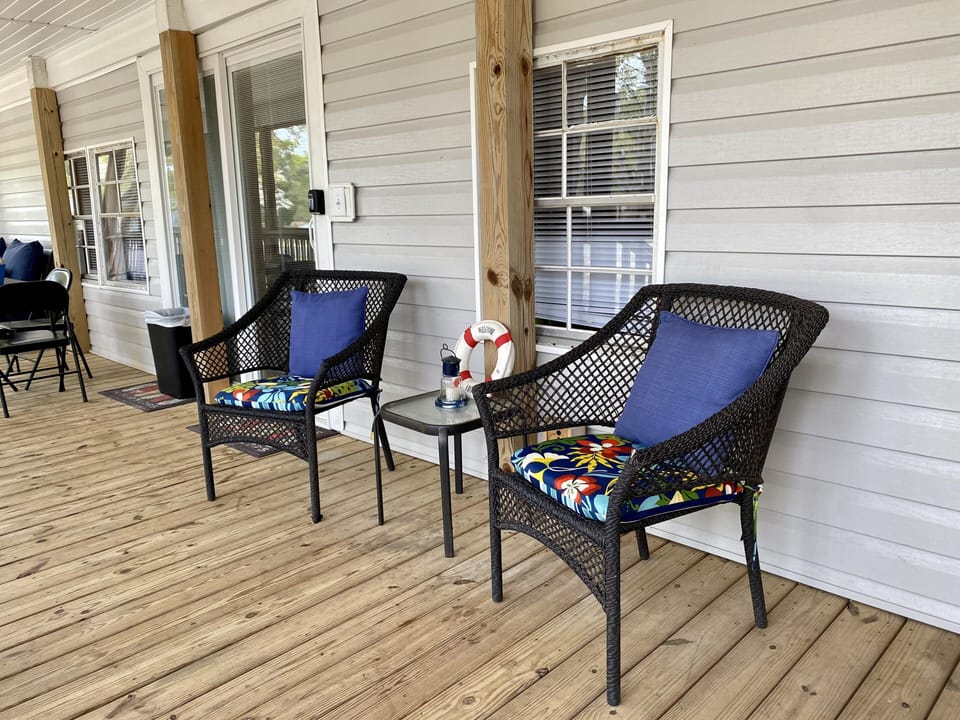 Outdoor Seating on Screen Porch