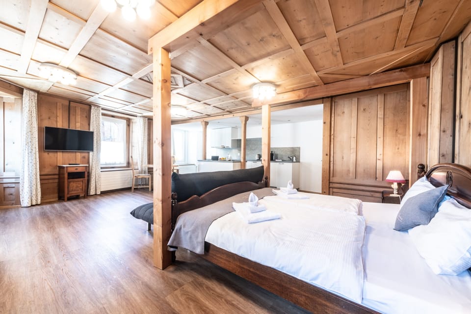 Deluxe Double Room | In-room safe, individually decorated, individually furnished, desk