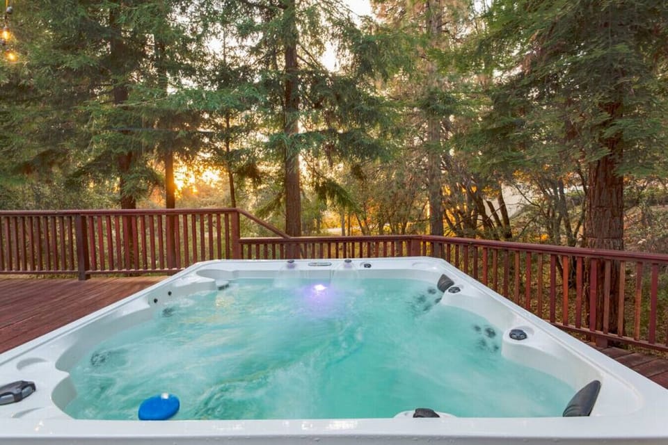 Hot Tub in the afternoon!