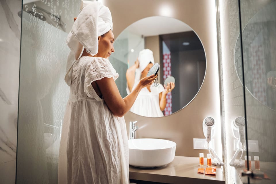 Twin Room | Bathroom | Shower, rainfall showerhead, hair dryer, towels