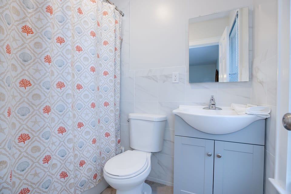 New bathroom and with a bathtub too!