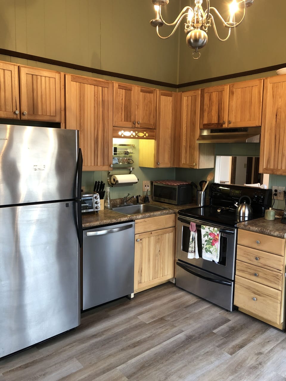 Kitchen has everything you need to cook at home.