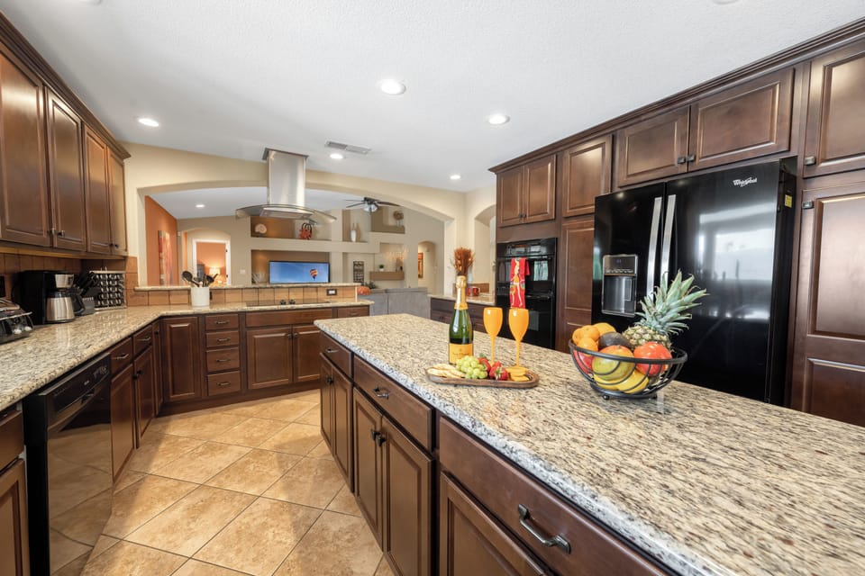 A True Chef’s Kitchen with Everything you Need to Enjoy a Home Cooked Meal