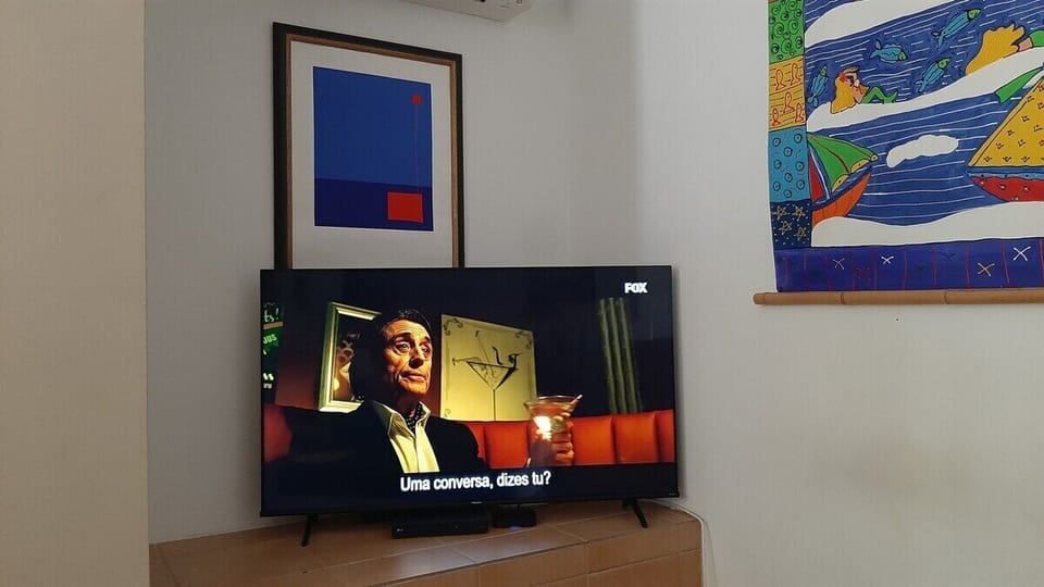 55 inch / 140cm 4k / UHD Smart TV with Netflix, Prime Video, DAZN, YouTube, English Channels
