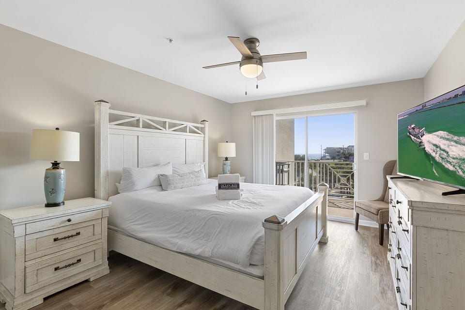 23-Amalfi-Coast-324D-Primary-Bedroom