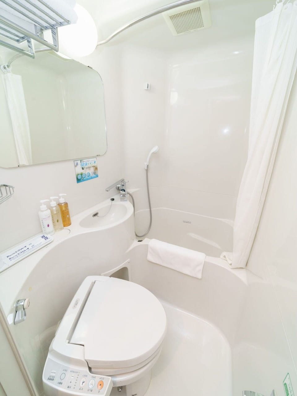Combined shower/tub, free toiletries, hair dryer, slippers